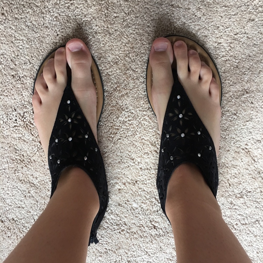 American Eagle Black Flower Sandals